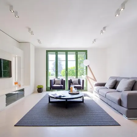 Michela-belvedere Sleeps 12 With Pool Air Con And Wifi Villa Mezzegra